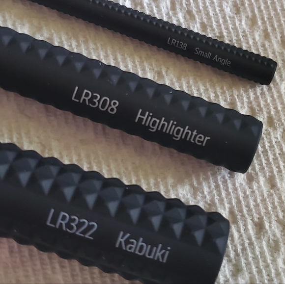 Laruce Beauty - "On the Go" Makeup Brushes - Picture 3 of 4